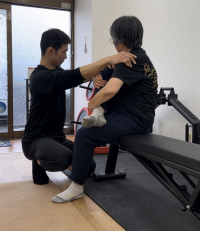 物価高騰が高齢者の生活を直撃、一番の対策は働ける体作り　元格闘家が教える脱力体操のスタジオが東京都町田市にオープン