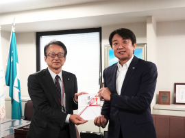 寄贈式の様子 寄贈式の様子