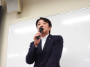 講義をする代表濱中 講義をする代表濱中