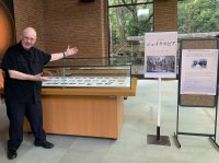 ギャビン・バントック名誉教授寄贈の英語劇シナリオを展示 夏の図書館特別展示「シェイクスピア」