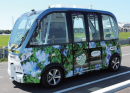 車体には、町内で栽培されている「亜麻の花」と当別町イメージキャラクター「とべのすけ」のラッピングが施されています。