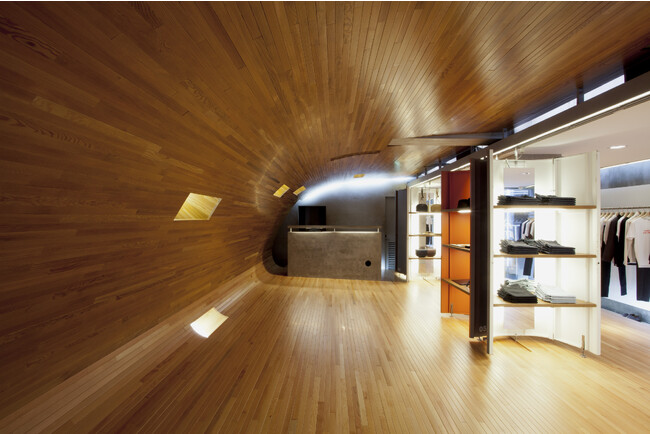 ＜A.P.C.＞原宿店、公式オンラインストア限定発売　A.P.C. UNDERGROUND刺繍Tシャツ 8月4日(金)より