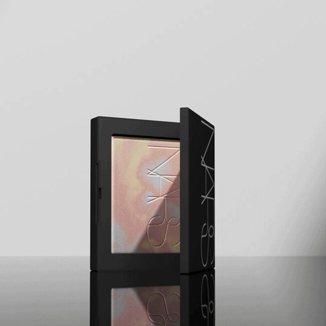 本日より予約開始! NARS「ライトリフレクティング プリズマティックパウダー」