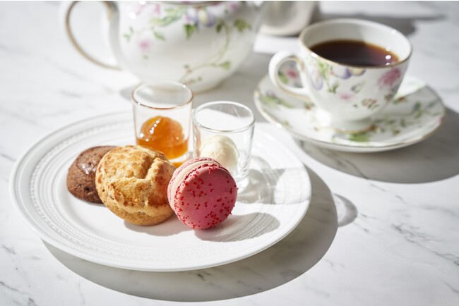 【ザ・リッツ・カールトン大阪】21世紀のパティスリー界を先導する『ピエール・エルメ・パリ』とのコラボレーションアフタヌーンティーを8月8日(火)より期間限定で提供