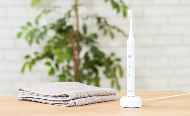 お手頃価格でありながら機能性の充実を実現。音波式電動歯ブラシや替えブラシ、薬用ホワイトニング歯磨きジェルをmottole（モットル）より新発売。