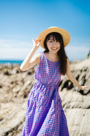 暑さも吹き飛ぶ美しさ!!賀喜遥香と過ごす“夏”到来。乃木坂46・賀喜遥香が約二年半ぶりにB.L.T.の表紙・巻頭に登場!!