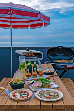 【予約なしでもOK！手ぶらBBQプランがスタート】目の前は広い空と海だけ！「出雲・湖陵パーキングエリア」のルーフトップで楽しむ手ぶらBBQプランが8月12日（土）よりスタート
