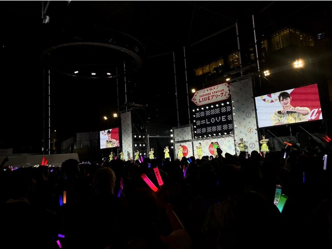 指原莉乃プロデュース「＝LOVE」。　「コカ・コーラ　SUMMER STATION 音楽LIVE」に出演し、熱気溢れるパフォーマンスを披露！！