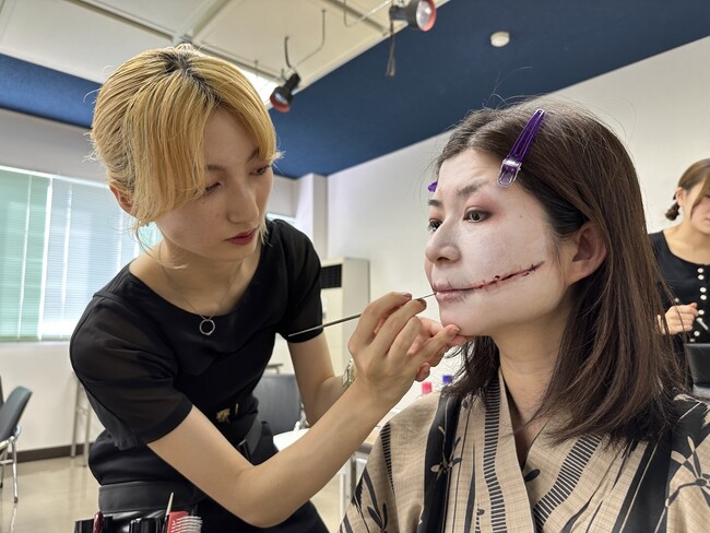 【国際ビューティモード専門学校】納涼肝試し「お化け特殊メイク」で地域イベントに協力