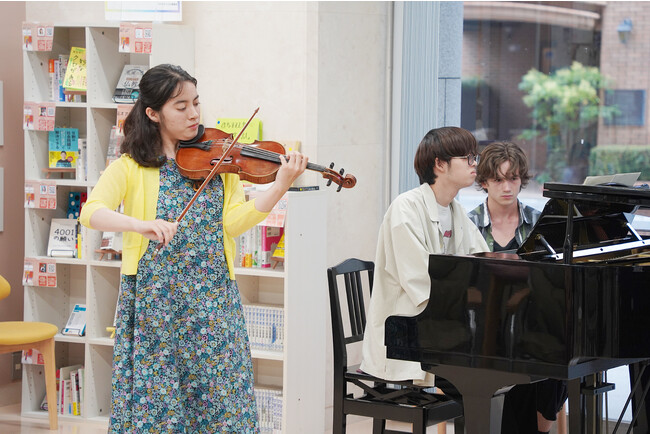 【叡啓大学】英国・名門音楽学校学生と共演しミニコンサートを開催