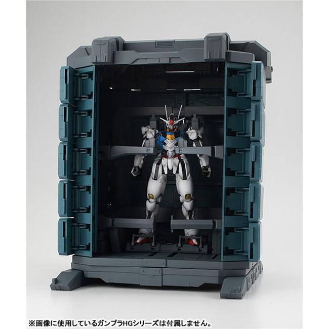 『機動戦士ガンダム 水星の魔女』より、作中の決闘シーンでお馴染み「MSコンテナ」が半完成品キットで登場。