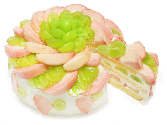 カフェコムサは毎月22日がショートケーキの日！8月は「桃とシャインマスカットのショートケーキ」が登場
