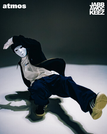 atmos アパレルラインからFall / Winter COLLECTIONが登場。卓越したダンスパフォーマンスと白いマスクが特徴的なダンスクルー「JABBAWOCKEEZ」をモデルに起用。