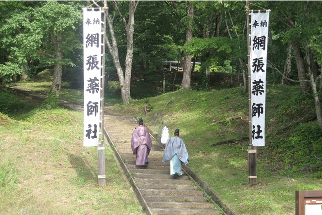 霊泉の守護と岩手山信仰の女人結界点として祀られてきたお社　「網張薬師社」の例祭を２０２３年９月９日（土）斎行します　例祭式典の後は散餅の儀（お餅まき）や、「薬師の湯」の入浴料も半額でご奉仕