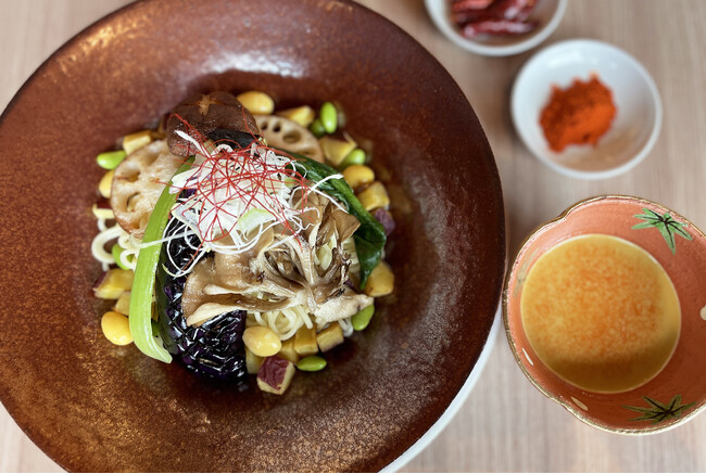 【横浜東急REIホテル】秋野菜をふんだんに!旨辛ランチの”秋”バージョン「秋の冷やし担々麺」新登場