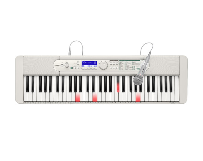 最新のヒット曲に合わせて演奏を楽しめる電子キーボード