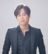 伊達悠太、新曲『土砂降りの雨だから』が自身初のオリコン週間演歌・歌謡シングルランキング１位を獲得！ 総合ランキングでも自己最高を記録！