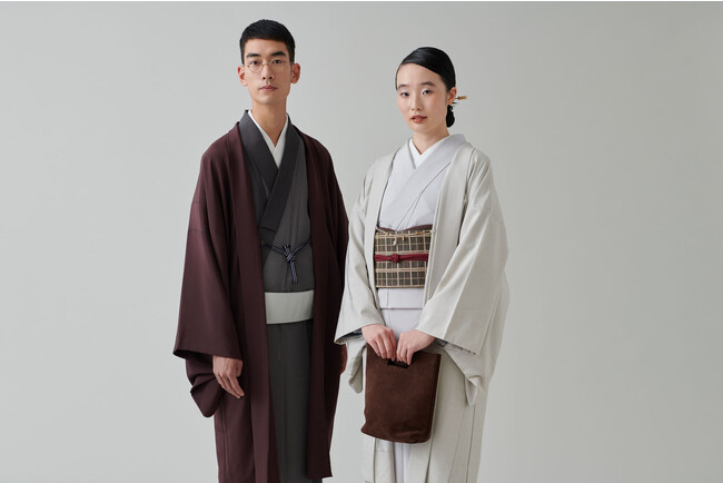 <THE YARD>冴ゆる静けさを纏う、2023年秋冬コレクション −水の こおる− を発表