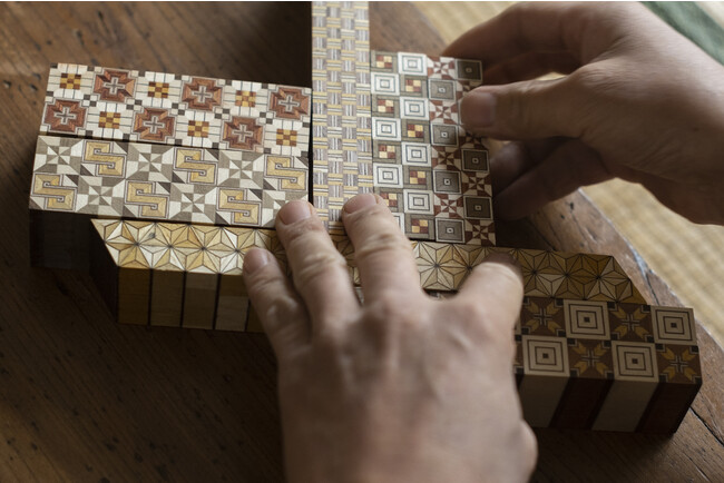 【箱根・強羅 佳ら久】本間寄木美術館と連携、フォトギャラリー第二弾「寄木細工が出来るまで」を開催