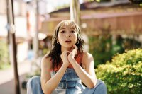 竹内アンナ、新曲『たぶん、きっと、ぜったい』MVを公開！～10代の夏の想い出が蘇るノスタルジックな映像に～