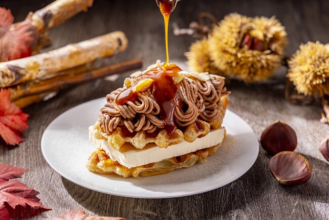 キンプトン新宿東京 【ザ・ジョーンズ カフェ＆バー】大ヒット「クロッフル」にモンブランバージョンが登場。今秋限定！誘惑スイーツ＆ドリンクのご案内