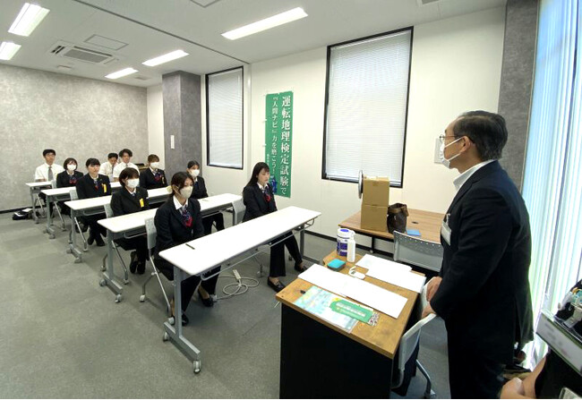 都内大手・日本交通のタクシー「葛西営業所」 新卒乗務員「運転地理検定」団体受検を実施