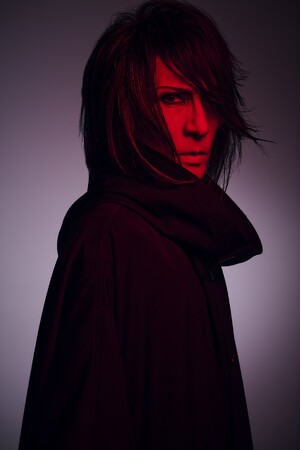 MORRIEが2015年から開催してきた弾き語りライブ＜SOLITUDE＞から生み出された新世界！