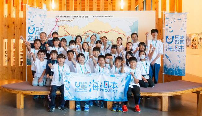 小学5・6年生のこども記者20名が日本有数の雨が多い地域・尾鷲の海を調査！体験取材し学びをPRする「みえのうみ通信社」を開催しました！