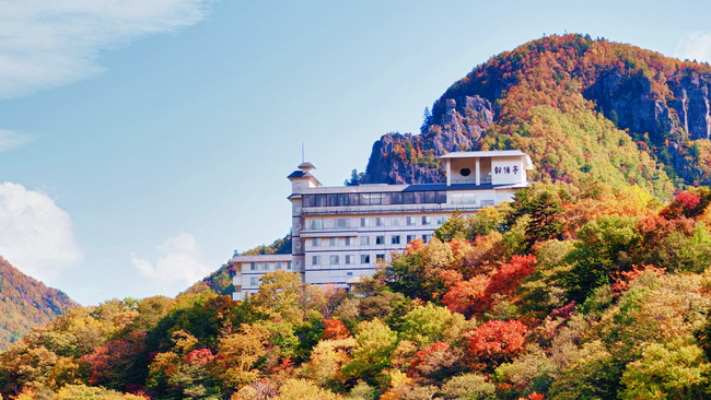 【北海道／層雲峡】驚きの紅葉、層雲峡温泉へ！日本一早い紅葉と共に朝陽亭でお待ちしています。