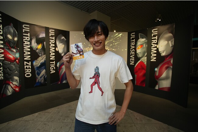 『ウルトラマントリガー』主演 マナカ ケンゴ役 寺坂頼我さん “一日館長”として「TSUBURAYA EXHIBITION 2023 ～“空想の力”円谷プロとウルトラマン～」 笑顔でおもてなし！