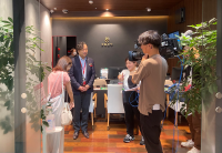 ＜9月8日放送＞デヴィ夫人がイメージマスコットの買取店、まねきや名古屋栄本店がTV取材を受けました！　～名古屋栄本店がメ～テレ「ジョシばな」に出演！～