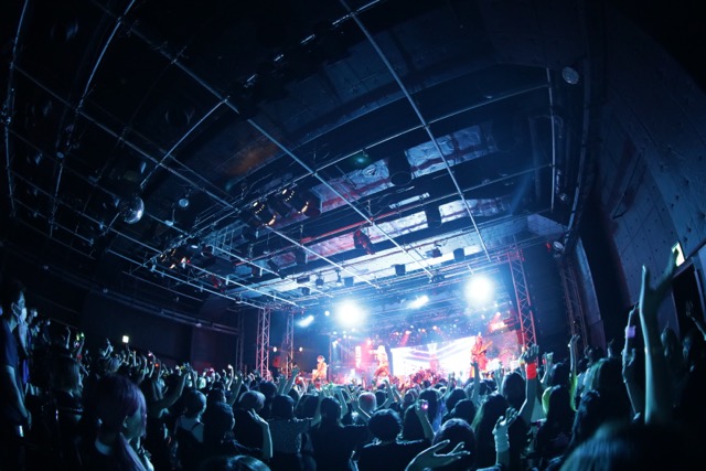 【ライブレポート】ビバラッシュ、メジャー・デビュー決定！　「人生を、ビバラッシュにフルベットする」と誓った「CRAZY GAMBLER」ツアーファイナル開催