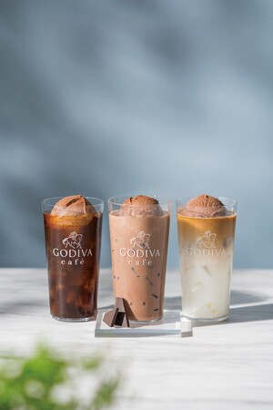ゴディバのソフトクリームがトッピングされた贅沢なドリンク　3種類のフロートドリンク新発売