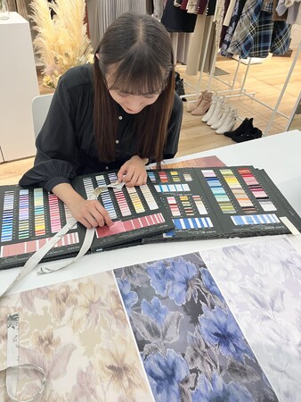 【Noela】元櫻坂46渡辺梨加さんの”自身初”のアパレルコラボレーションが3ヵ月連続で発売決定！第一弾はオリジナル花柄ワンピースを9月8日（金）発売！！