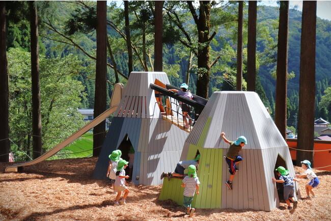 ～「あたりまえをたやさないまち」池田町～「Tree Picnic Adventure IKEDA」に高さ2.8mの大型木製遊具「王家の山」誕生。この秋は池田町でかけがえのない森体験を！