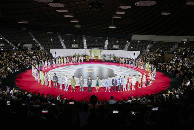 A BATHING APE(R)2024 S/S RUNWAY SHOW by R