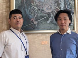 左:羽咋市教育委員会 関軒氏 右:イーコミュニケーション 成田 左:羽咋市教育委員会 関軒氏 右:イーコミュニケーション 成田