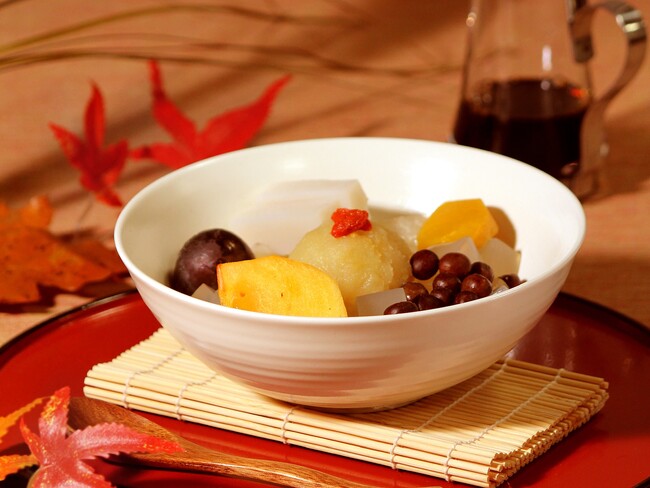 秋の味覚をギュッと詰め込んだ「恵みの秋のフルーツあんみつ」を販売いたします。