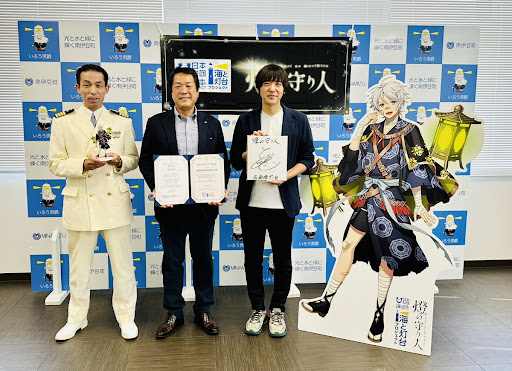 静岡県南伊豆町「石廊埼灯台」のキャラクターが誕生！燈の守り人製作委員会プロデューサーが南伊豆町を表敬訪問し、キャラクター贈呈式を開催しました