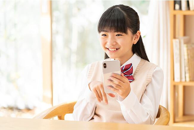 【調査結果】65％の小中学生がケータイ・スマホを持つ中、持っていないことでトラブルが起きたことがある人が34%～「ニフティキッズ」にて「ケータイ・スマホ」についての調査を実施～