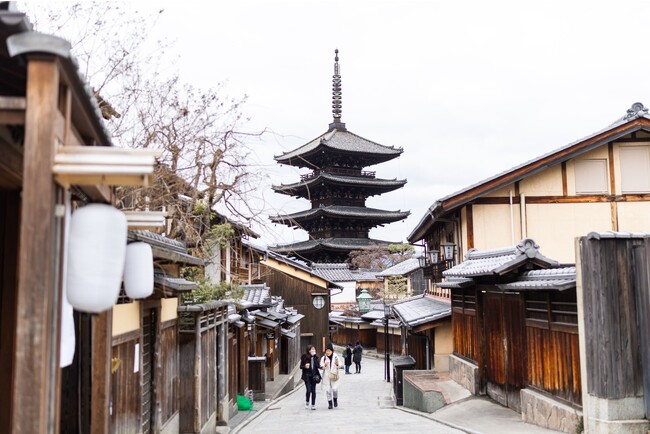 【VMG HOTELS & UNIQUE VENUES】京都東山のラグジュアリーレストラン「アカガネリゾート」が五重の塔として知られる法観寺や一般非公開の庭園・月真院を拝観できるランチプランを販売開始