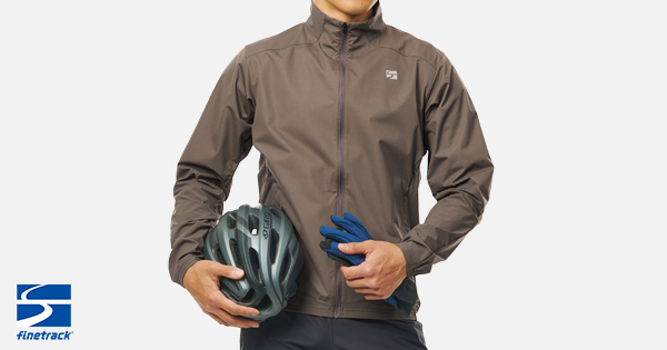 トレイルランニングや自転車に！「スカイトレイルジャケット・パンツ」にアースカラー「チタンブラウン」が登場！｜finetrack（ファイントラック）