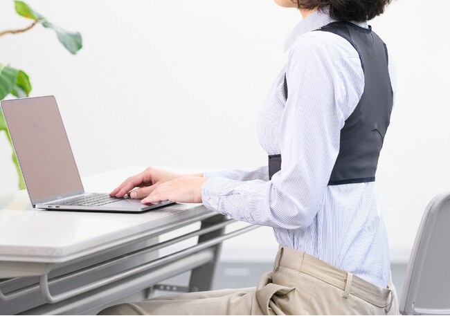 美しい姿勢をキープする「bonbone 姿勢すらっと薄軽サポーター」を「ハルメク」の通販カタログにて販売開始！