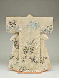 重要文化財「小袖 白綾地秋草模様」〈冬木小袖〉　修理後初公開　(10月3日から)