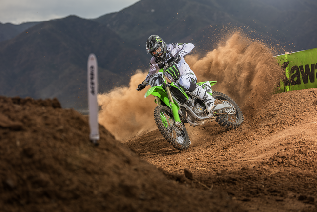 カワサキから5年ぶりのフルモデルチェンジとなった2024年モデル「KX450」「KX450X」の詳細情報を公開！