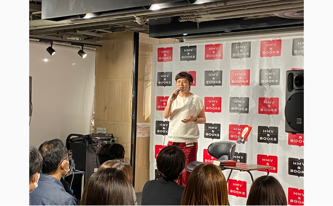 【イベント報告】青木さやかさん最新書下ろしエッセイ『50歳。はじまりの音しか聞こえない』トーク&サイン本お渡し会、大盛況！