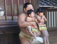 福岡県・鳥飼八幡宮で11月3日・5日開催「赤ちゃん土俵入り」　九重部屋の力士と共に健やかな成長を祈る秋の風物詩