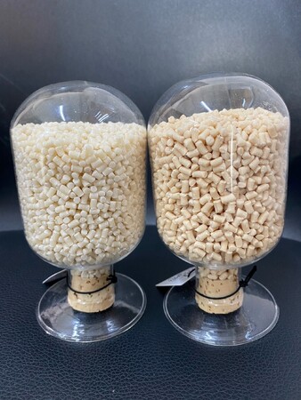 【セルロースファイバー複合樹脂”グリーンチップ(R) CMF(R)”を使用した自動車の内装部品・外装部品が展示されます】