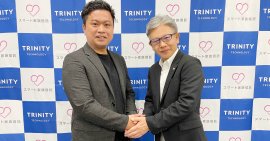 右:株式会社クラブツーリズム・ライフケアサービス 代表取締役社長 神木 良彦様、左:トリニティ・テクノロジー株式会社 代表取締役CEO 磨 和寛 右:株式会社クラブツーリズム・ライフケアサービス 代表取締役社長 神木 良彦様、左:トリニティ・テクノロジー株式会社 代表取締役CEO 磨 和寛