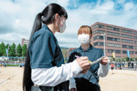 【産業能率大学】日刊スポーツ新聞社とのコラボレーション授業「イベントプロデュース」小学生対象のビーチバレーボール大会「SANNO CUP」開催~国内初の小学生ビーチバレーボール全国大会への発展を目指して学生36名が奮闘~